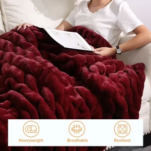 Faux Fur Throw Blanket OEM ODM Customized Soft Fluffy Warm Cozy Plush Thick Faux Fur Minky Blankets for Sleeping