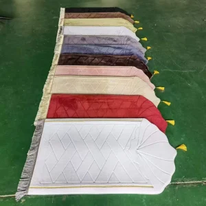 Flannel Thick Pray Rug Gift Islamic Embossed Prayer Carpets Comfortable Soft Praying Mats Memory Foam Prayer Mat