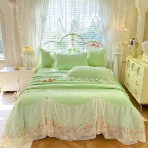 French Style Ruffled Lace Bedspread Quilted Comforter Embroidery Solid Luxury Comforter Sets Bedding Duvet Set