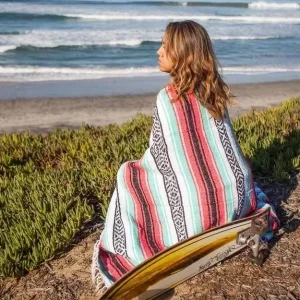 Geometric Tassel Style Folded Woven 100% Polyester Towel Blanket for Home Picnics and Yoga