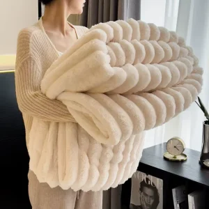 Gift Polyester Sofa Bedding Living Room Warm Soft Durable Plaid Blanket Modern Solid Thick Striped Flannel Fleece Blanket