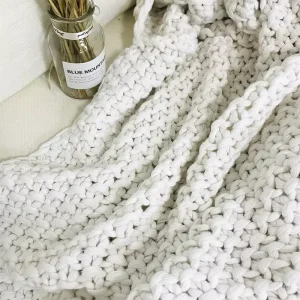 Hand Woven Knitted Floral Pattern Solid Color 100% Polyester Throw Blanket for Home Office Use