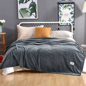 High Quality Comfortable Hotel Warm Large Colorful 100% Polyester Coral Flannel Fleece Knitted Eco Friendly Blankets for Winter