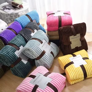 High Quality Europe Style Customizable Solid Fleece Blanket 100% Polyester Multiple Colors for Winter