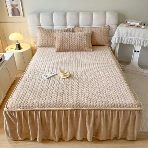 High Quality European Style Luxury Milk Velvet Bedspread Queen Bed Skirt Bed Sheets Set with Pleats Skirt