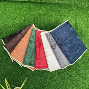 High Quality Flannel Embossed Travel Islamic Prayer Rug With Backrest Portable Folding Muslim Prayer Mat