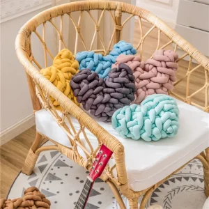 High Quality Heart Knitted Throw Pillows for Home Decoration Love Pillows Festival Gifts for Lover and Friends