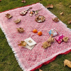 High Quality Polyester Cotton Picnic Mat Washable Outdoor Camping Blanket with Tassels