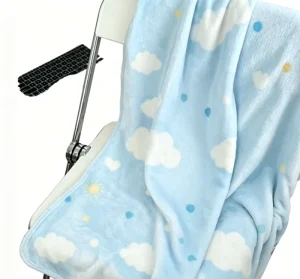 High Quality Skin Friendly Four Seasons Plush Fabric Knitted Plain Printed Bedding Flannel Fleece Blanket for Living Room