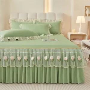 Home Embroidery Lace European 3pcs Bedspread Bed Skirt Set for Home and Hotels