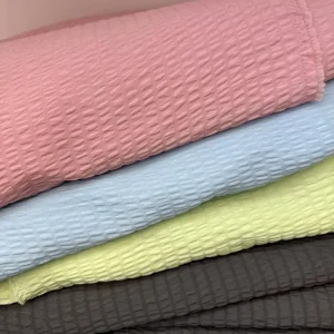 Hometextiles Woven Fabric 110GSM Plain White Dyed 100% Polyester Seersucker Fabric for Bedding Korea Market Semi