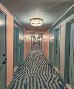 Hotel Corridor Cut Pile Reversible Printed Polyester Nylon Runner Geometric Pattern Stain Resistant Soundproof