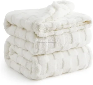 Jacquard Fabric Cozy Reversible Knitted Fleece Throw Blanket Warm Design with Checkered Pattern Perfect Gift for Women’s Bed