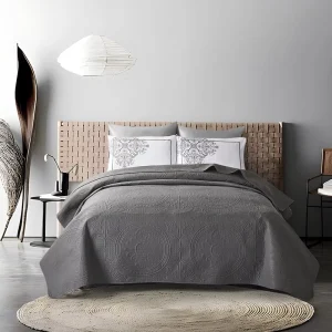 King Size Soft Luxury Polyester Bedding 3 Piece European American Style Air permeable All Season Comfortable Bedding Set
