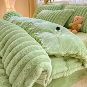 King Size Solid Pattern 100% Polyester Faux Fur Fluffy Plush Warm Customizable Colors All Season Comforter Set