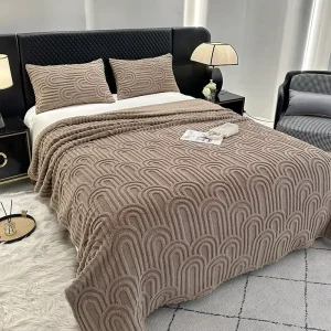 Light Luxury Solid Color Super king Queen Size Single layer Rolled edge Taffy Velvet Blanket Office Soft Multipurpose Blankets