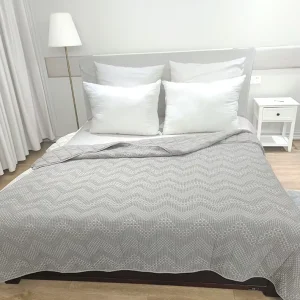 Lightweight and Soft Household Goods Simple and Generous Bedding Quilts