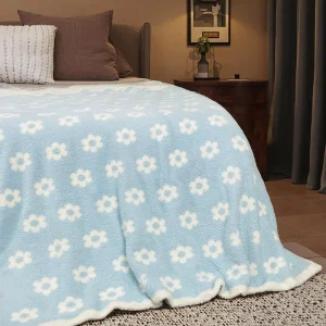 Low MOQ 100% Polyester Super Soft Cozy Knit Daisy Flower Pattern Throw Blanket for Home Decoration