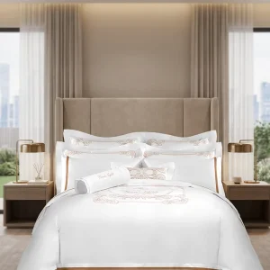 Luxury 100% Cotton Woven Plain Dyed Four Seasons Hotel Bedding Set Custom Queen Comforter Sheets Goose Filled Super Soft