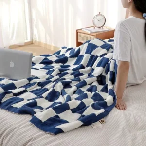 Luxury Custom Checkerboard Polyester Cloud Knitted Fleece Fluffy Throw Blanket for Home Decor