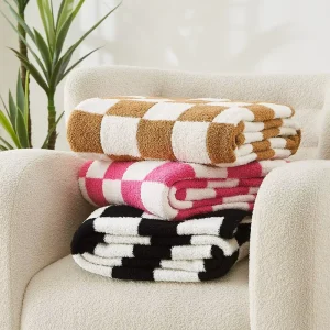 Luxury Designer Cozy Knitted Blanket Customizable Size Checkerboard Warm Throws and Blankets