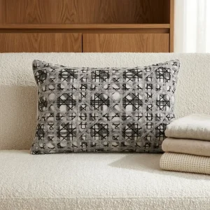 Luxury Embroidery 22 Momme Geometric Decorative Throw Pillows Polyester Pillowcase Cushion Cover Anti Wrinkle Flame Retardant