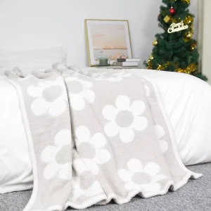 Luxury European American Style Knitted Throw Blanket 100% Polyester Four Seasons Use Machine Washable Soft Comfortable Big