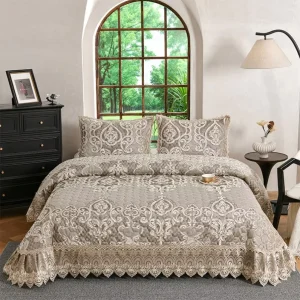 Luxury European Style Lace Ruffles Jacquard Embroidery 3Pcs Bed Cover Set with Pillowcases King Size Winter Warm