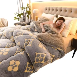 Luxury Fabric Hotel Bed Quilt Polyester Blend Microfiber Quilt Queen Size Custom Quilt Comforter