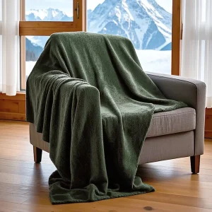 Luxury Solid Woven Flannel Fleece Bed Blanket Lightweight Soft Fuzzy Plush for Bed and Couch Eco friendly Four Seasons Use