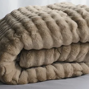 Luxury Super Soft Warm Faux Rabbit Fur Throw Blanket Customizable Winter Bed Blankets 3D Bubble Quilted Faux Rabbit Fur Blanket