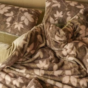 Luxury Winter Warm 100% Polyester Fibre Bedding Set Rose Pattern Thick Flannel 4 Piece Duvet Cover Set for Home Hotel