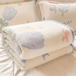 Luxury Woven Polyester Flannel Fleece Blanket Lightweight Cute Gift for Girls & Women Four Seasons Bed & Couch Use