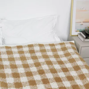 Manufacturer 100%polyester Super Soft Thick Fluffy Knitted Plaid Blanket for Adult