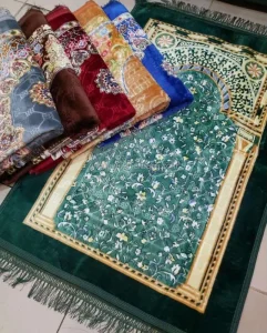 Manufacturer in Turkey Modern Sajadah Prayer Rug Washable Chenille Velvet for Home Use Kids Islamic Praying Mat Woven Technique