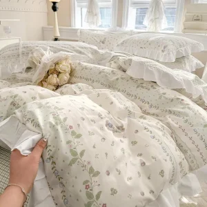 Modern Plant Pattern Lotus Ruffle Soft Eco-Friendly 3-Piece Bedding Set 1 Comforter 2 Pillowcases Customizable Color Machine