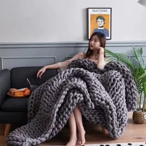 Modern Recycled Polyester Handmade Heavy Knitted Blanket Four Seasons Customizable Eco Friendly Chunky