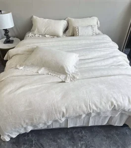 Modern Style Lace Trimmed Home Bedding 4 Piece Set Soft Breathable and Suitable for All Seasons Duvet Cover Set