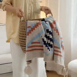 Modern Style Soft Polyester Fleece Throw Blanket for Girls Decorative Knitted All Season Use