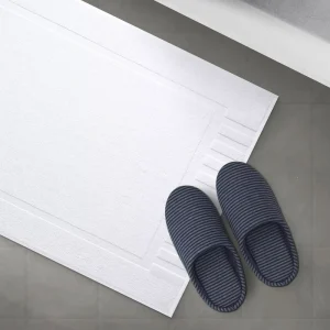 Modern White Cotton Bath Mat Quick Dry Foot Summer Vibe with Anti Slip Coating Cut Pile Technique for Home & Hotel Bathroom Use