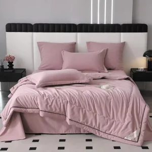 Modern Year Round Bedding Quilt Set Skin Friendly Machine Washable Bedding Collections
