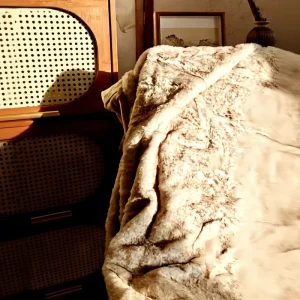 Must have for Lazy People Winter Ultra soft Comfortable Hypoallergenic 100% Polyester Imitation Rabbit Fur Blanket for Sofa