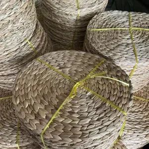 Natural Set Woven Water Hyacinth Placemats Seagrass Straw Rattan Round Heat Resistant Non Slip Woven Handmade Placemat