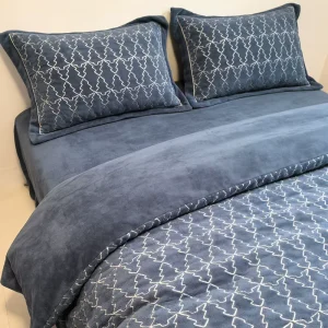 New High End Customizable Brushed Rope Embroidery 3PCS Set Bedspread 100% Polyester Dutch Velvet Bedding Set