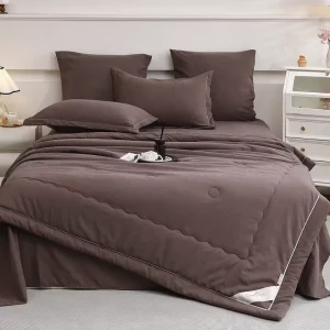Newly Designed Modern Solid Colour Eco Friendly Quilted Comforter Sets Made Polyester Fibre Washable Bedding Collection for