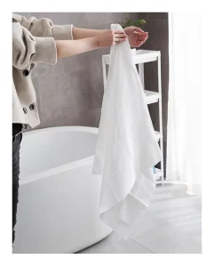 Non-woven Pure Viscose Disposable Bath Towel Disposable Beach Towel Hotel Massage Shop One Time Use Bath Towel