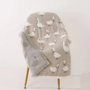 OEM ODM Custom Cute Cartoon Animal Pattern Jacquard 30*40 Soft Knitted Throw Blanket for Exquisite Gift