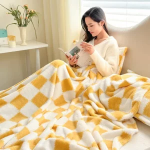 OEM ODM Four Season Polyester Flannel Fleece Printed Checkerboard Pattern Plain Knitted Plush Fabric Blanket for Home Use