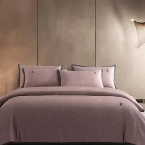 OEM ODM Latest Luxury Jacquard Bedding Set Includes Duvet Covers Bed Sheets Pillowcases for Families and Hotels