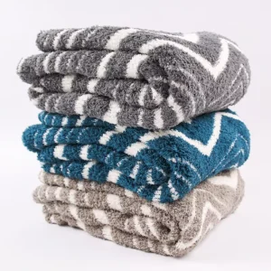 OEM ODM Multi Colors Chunky Furry Warm Comfortable Thick Tufted Polyester Knitted Blankets for Winter